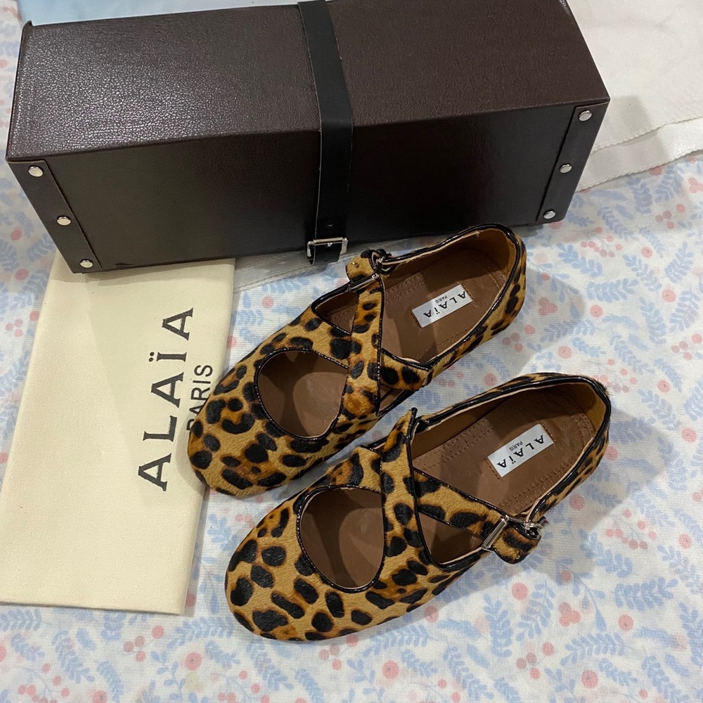 Alaïa Leopard Print Mary Jane Flats - Tan & Black
